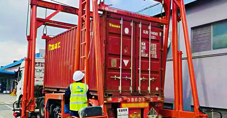 Container Straddle Carrier