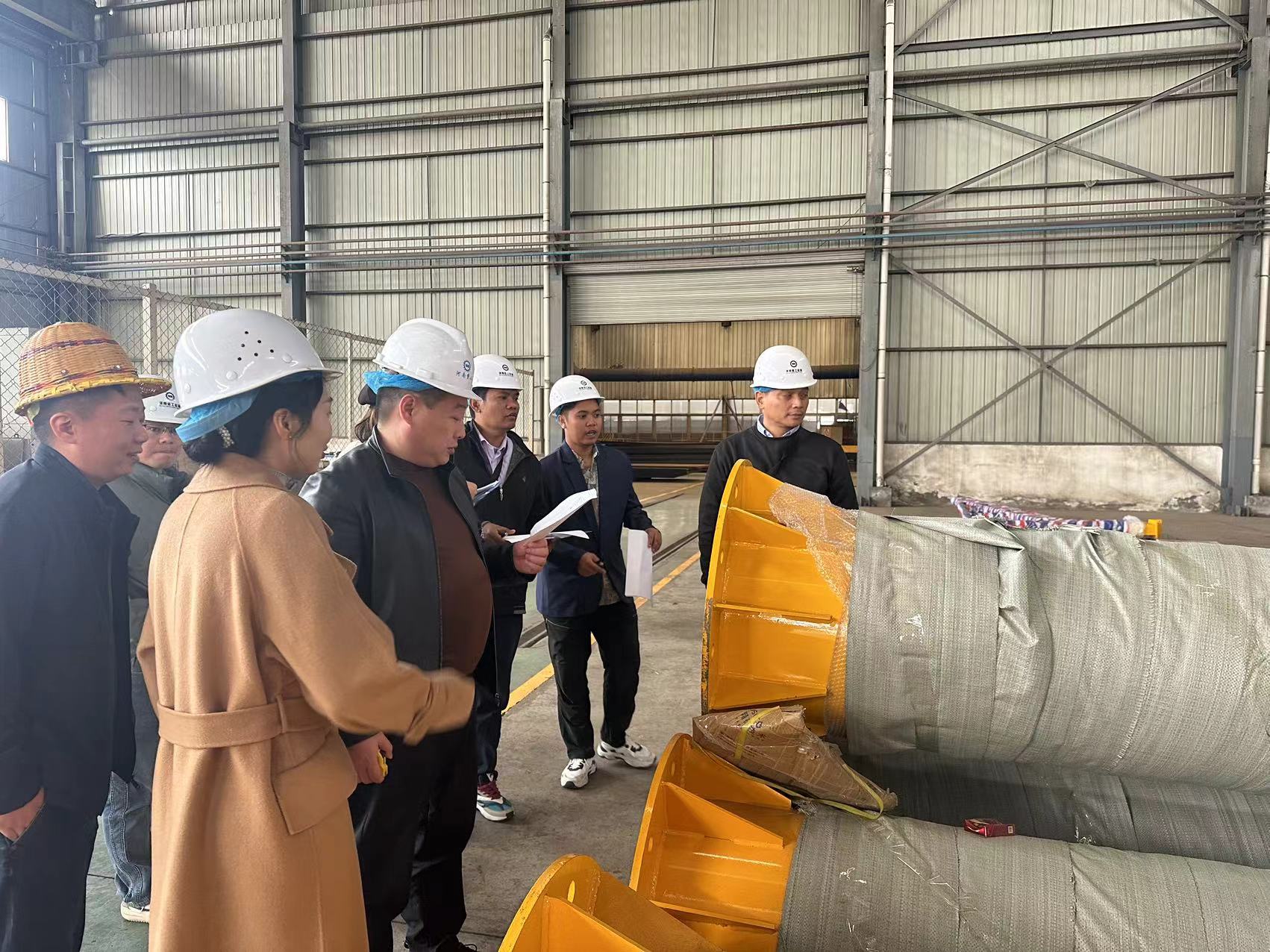 Welcome Indonesian Customers to Henan Zhonggong Group for Product Inspection