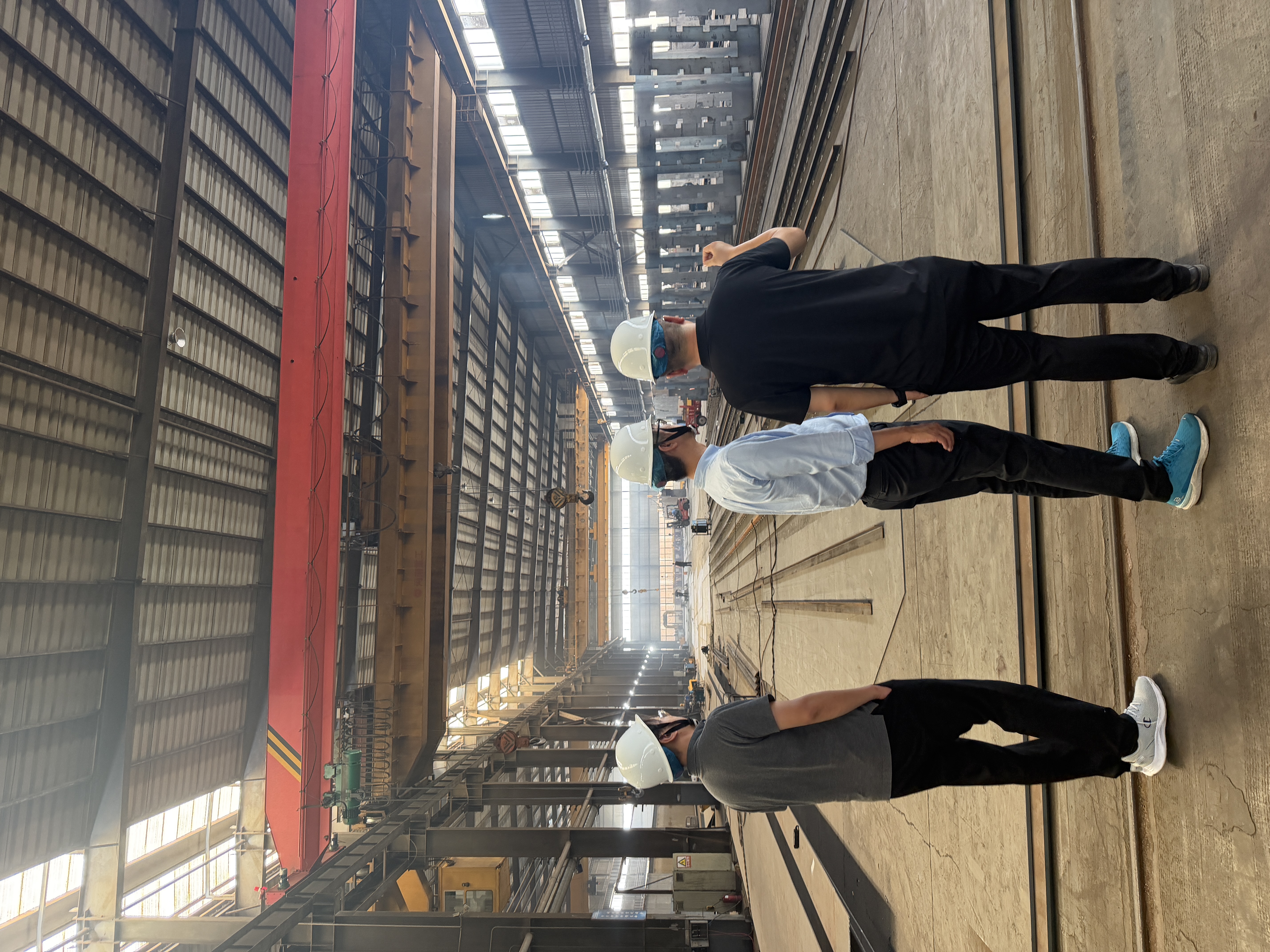 Spanish Customer Explores Rubber-Tyred Mobile Gantry Crane Solution-2